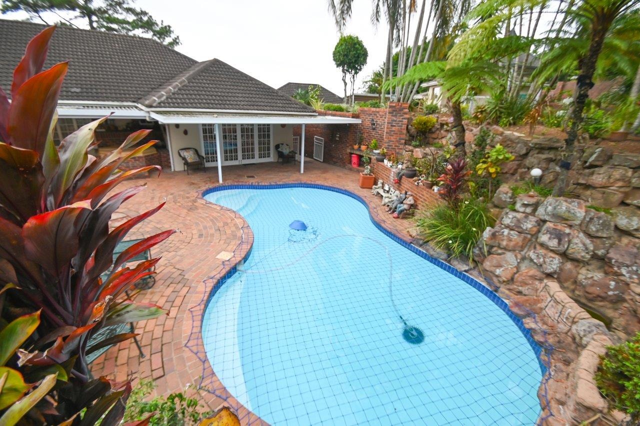 4 Bedroom House For Sale in Cowies Hill RE/MAX™ of Southern Africa