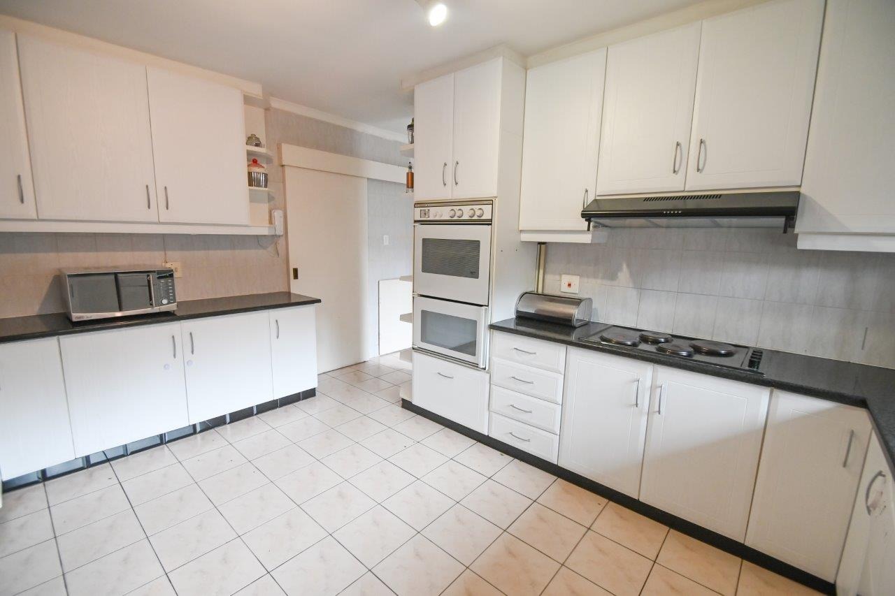 4 Bedroom House For Sale in Cowies Hill RE/MAX™ of Southern Africa