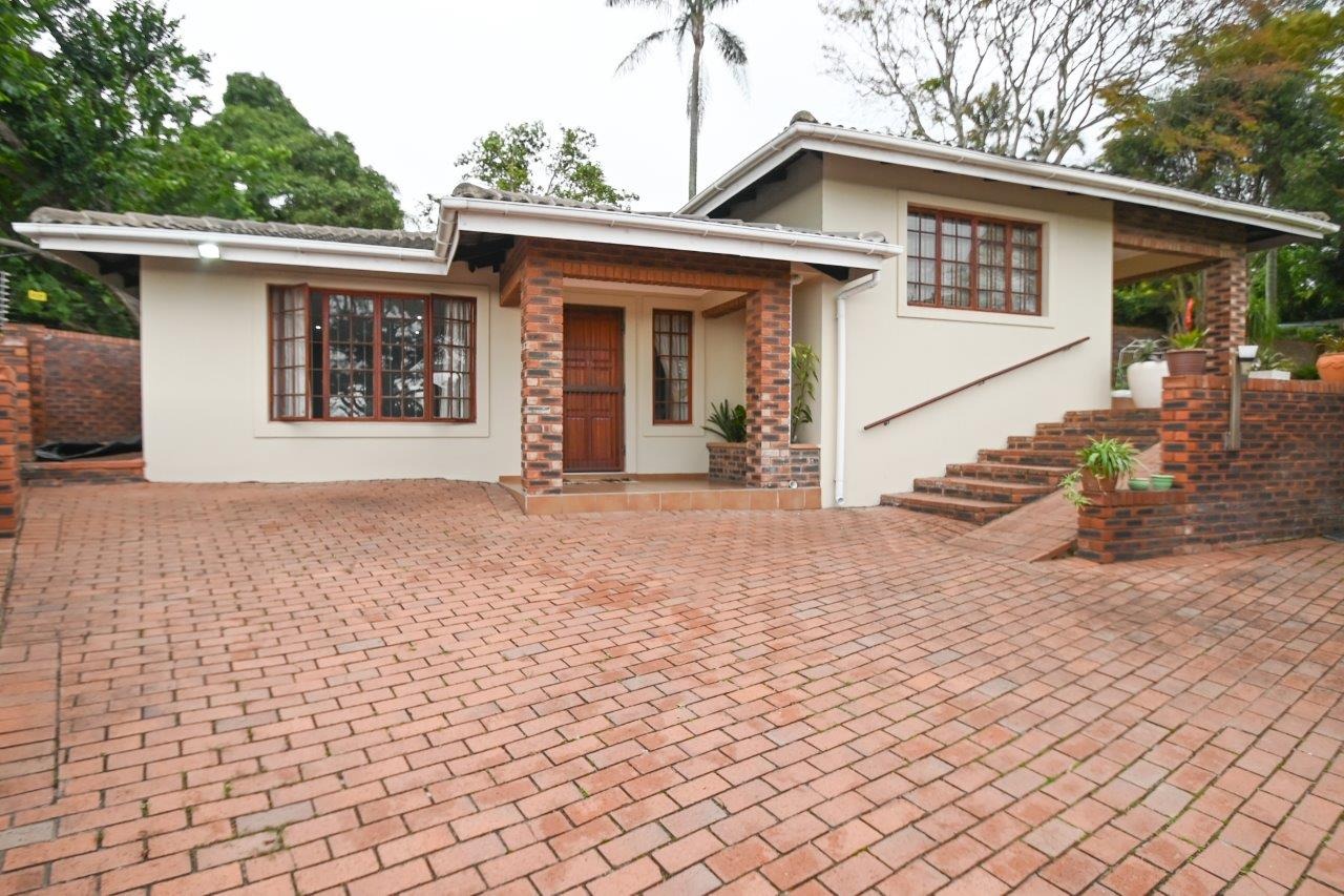 4 Bedroom House For Sale in Cowies Hill RE/MAX™ of Southern Africa