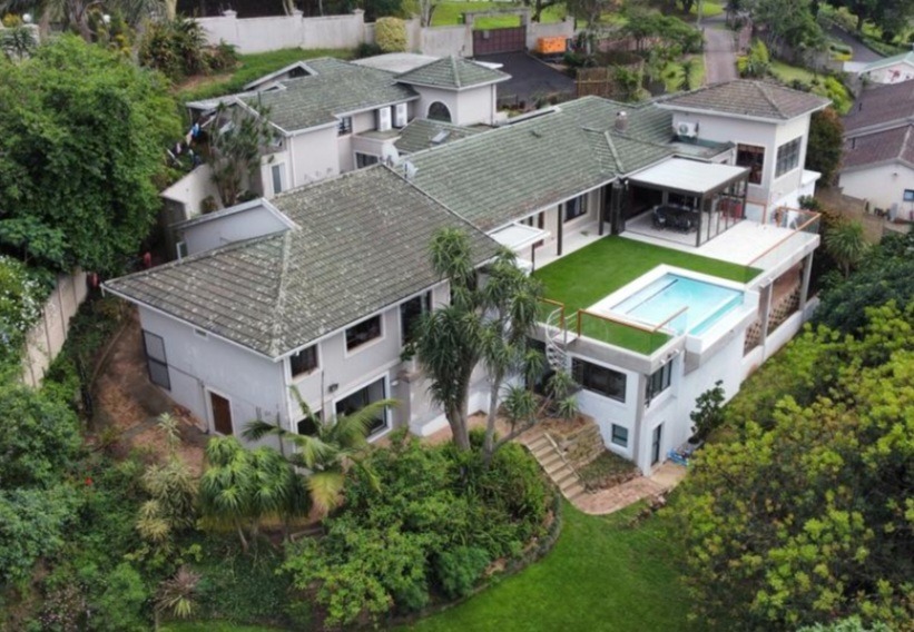 5 Bedroom House For Sale in Kloof RE/MAX™ of Southern Africa