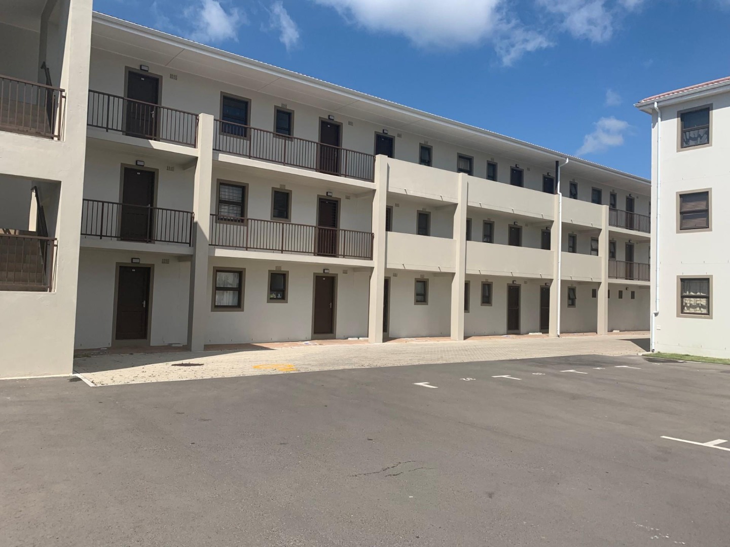 2 Bedroom Apartment / Flat For Sale in Grassy Park RE/MAX™ of Southern Africa