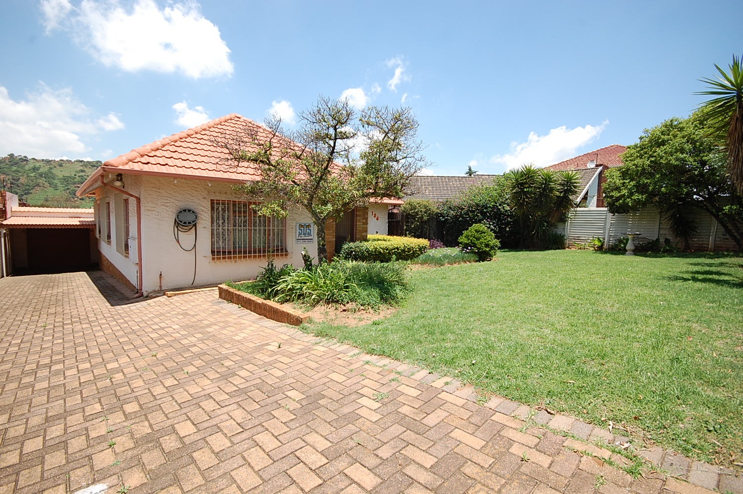 3 Bedroom House For Sale in Linmeyer RE/MAX™ of Southern Africa