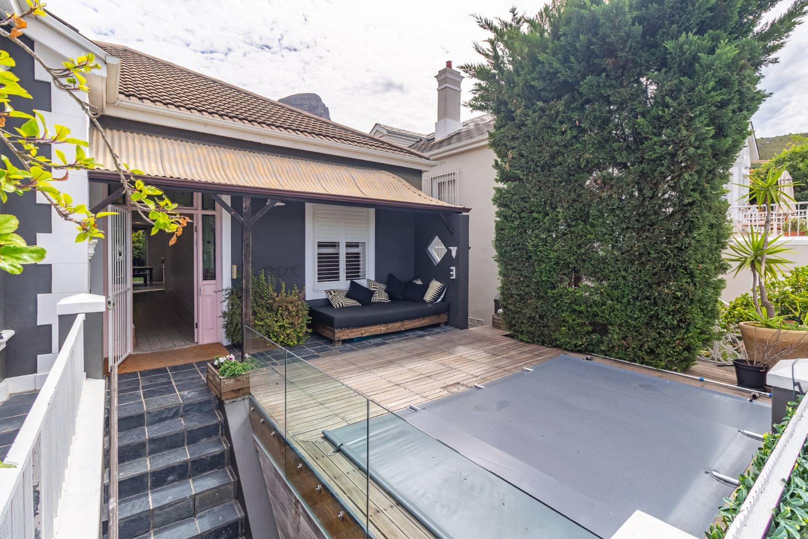 4 Bedroom House For Sale in Tamboerskloof RE/MAX™ of Southern Africa