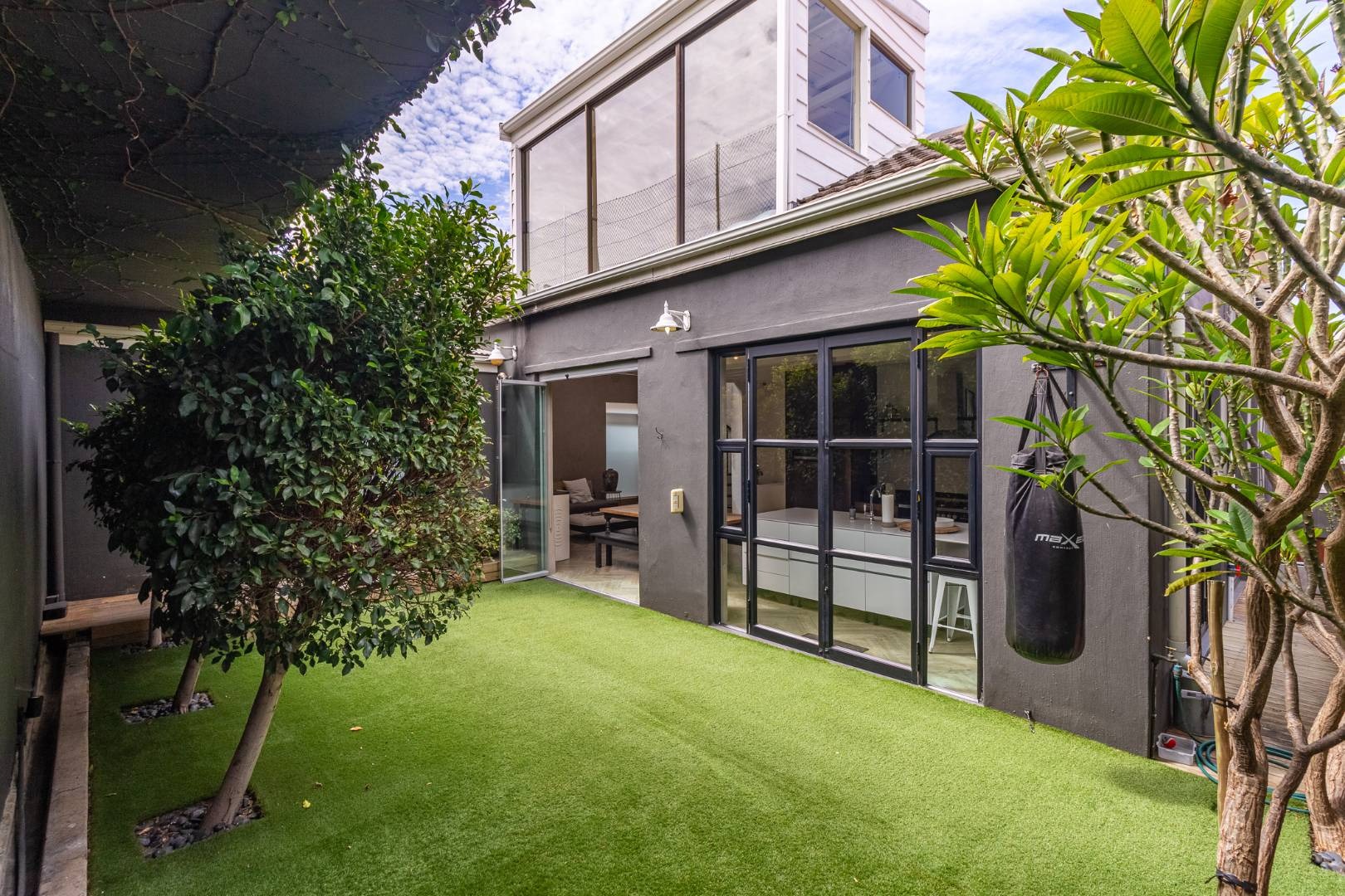 4 Bedroom House For Sale in Tamboerskloof RE/MAX™ of Southern Africa