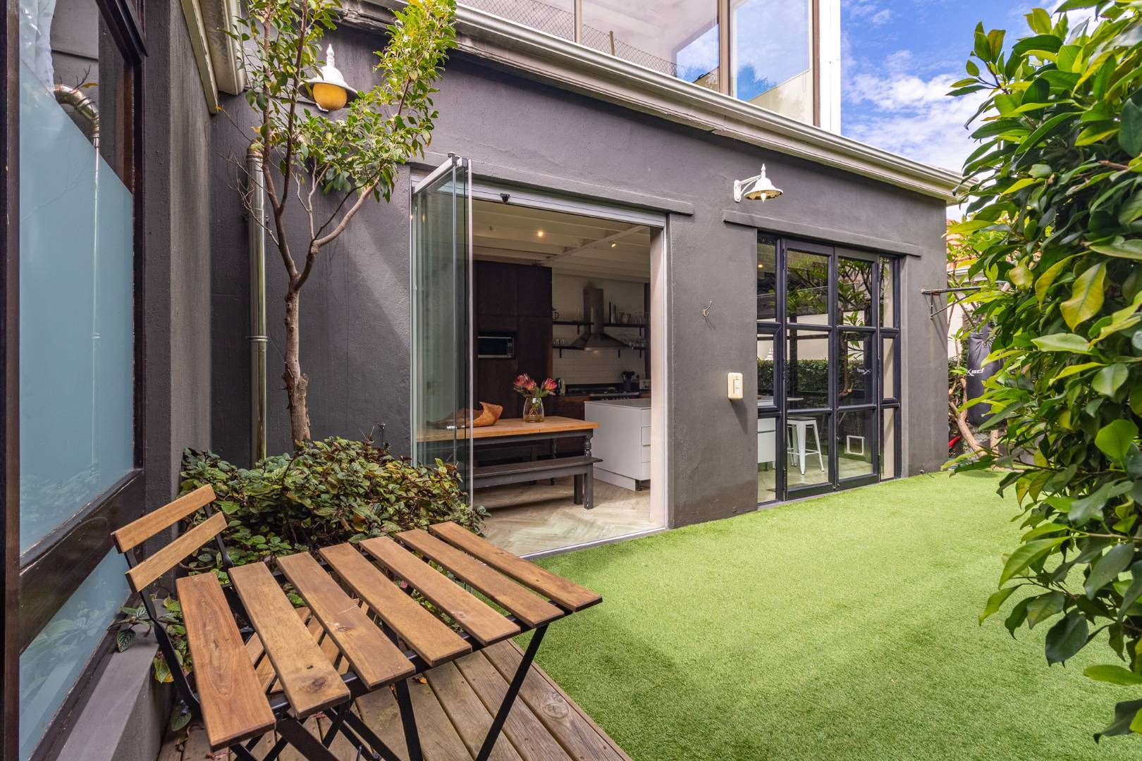 4 Bedroom House For Sale in Tamboerskloof RE/MAX™ of Southern Africa