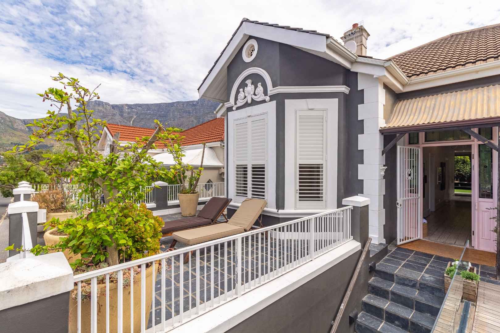 4 Bedroom House For Sale in Tamboerskloof RE/MAX™ of Southern Africa