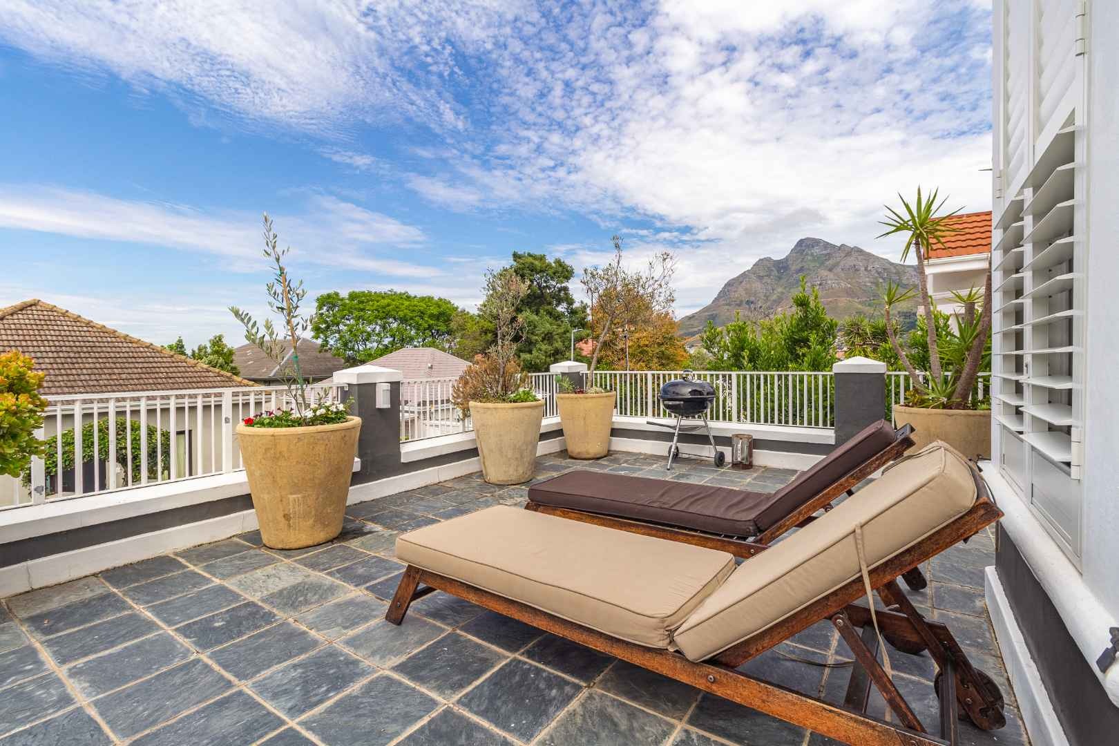 4 Bedroom House For Sale in Tamboerskloof RE/MAX™ of Southern Africa