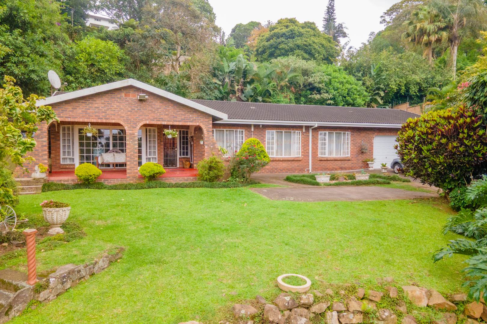 4 Bedroom House For Sale in Kloof RE/MAX™ of Southern Africa