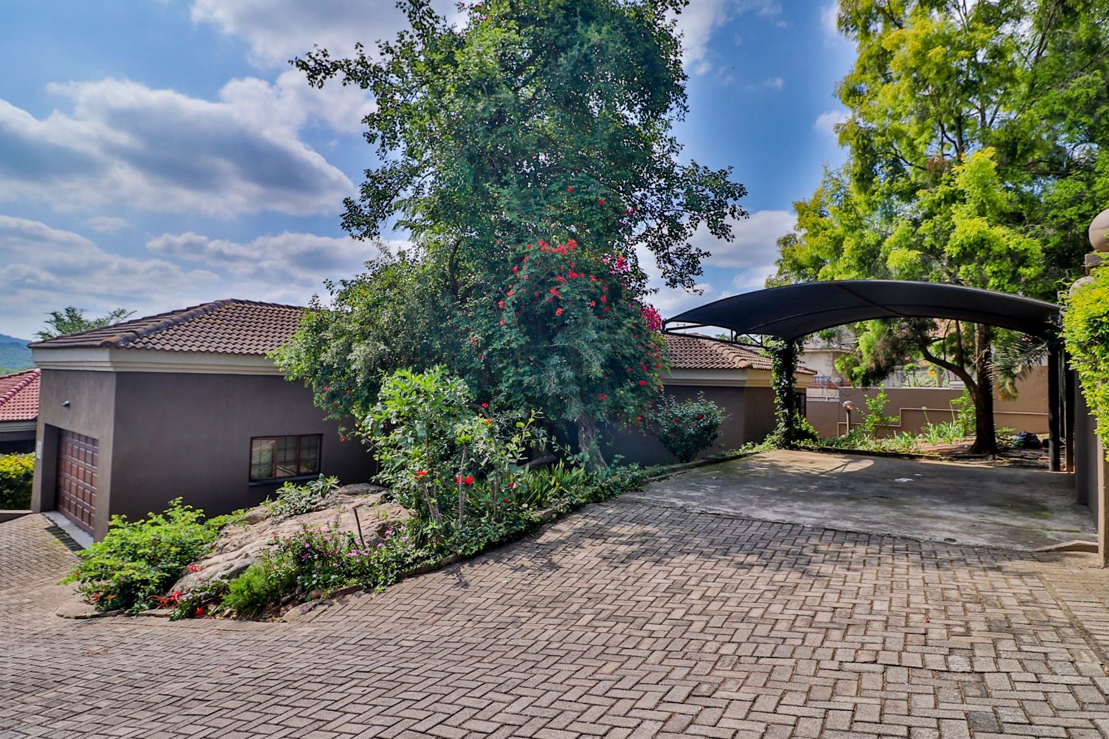 3 Bedroom House For Sale in Stonehenge Ext 1 RE/MAX™ of Southern Africa