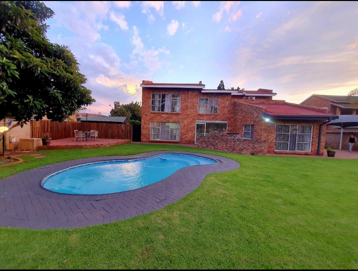 3 Bedroom House For Sale in Vanderbijlpark SE 2 RE/MAX™ of Southern