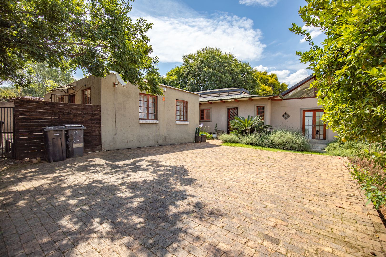 5 Bedroom House For Sale in Moreleta Park RE/MAX™ of Southern Africa