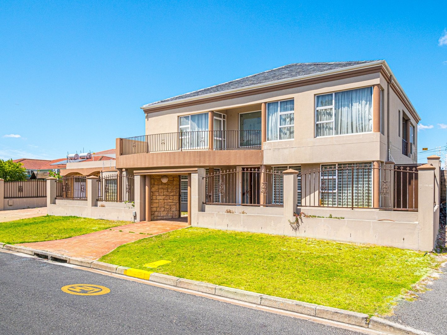 7 Bedroom House For Sale in Rylands RE/MAX™ of Southern Africa