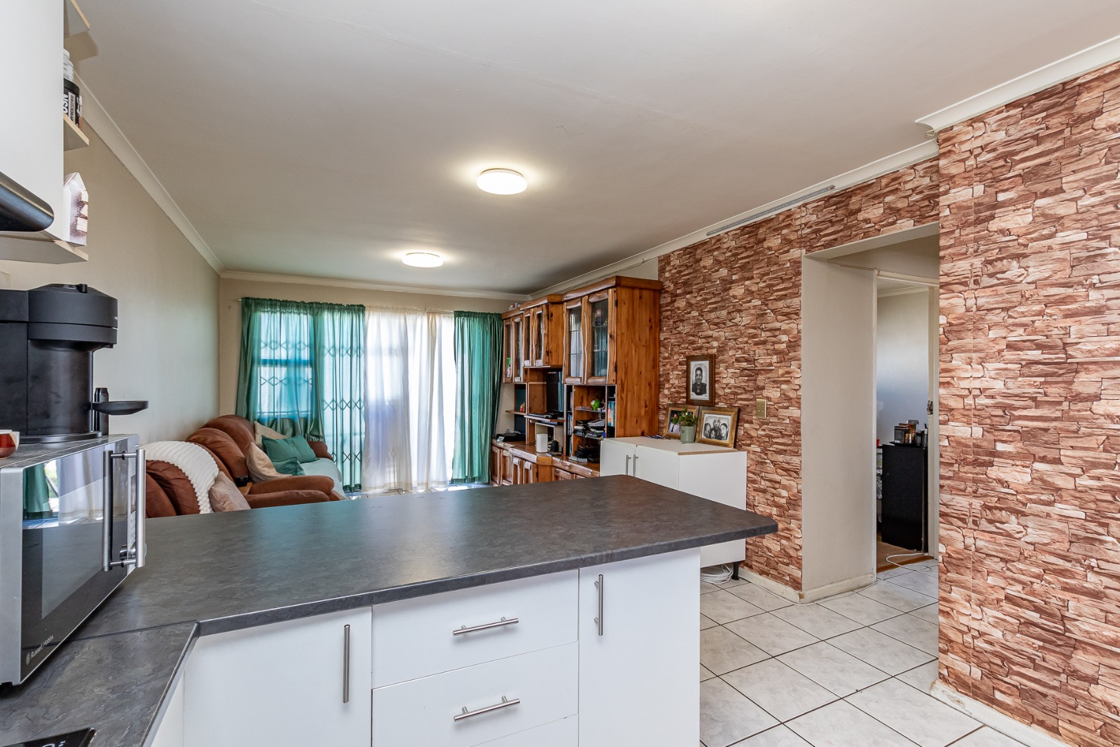 2 Bedroom Apartment / Flat For Sale in Lansdowne RE/MAX™ of Southern