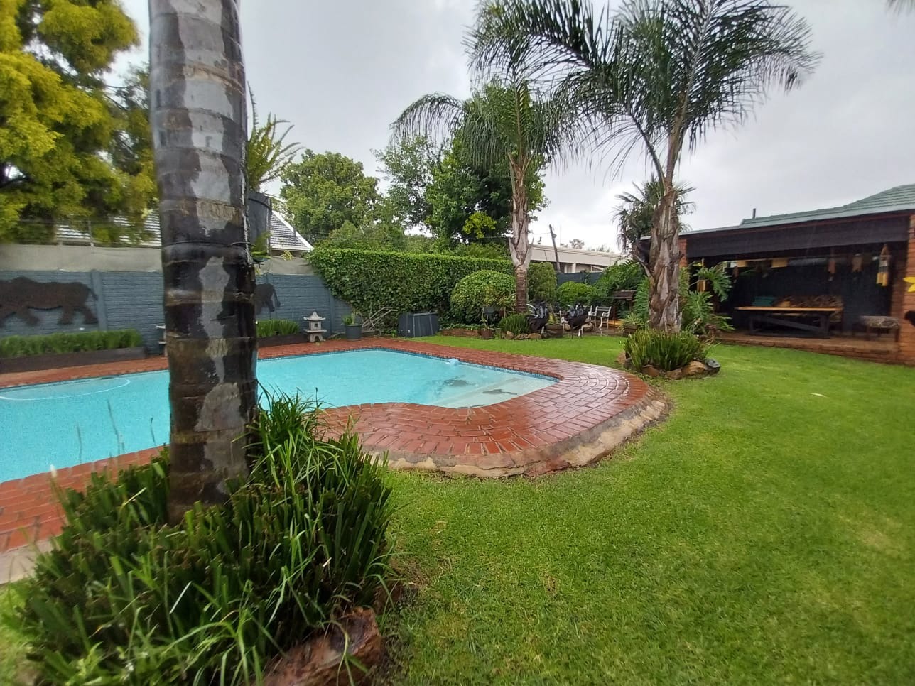 4 Bedroom House For Sale in Hazeldene RE/MAX™ of Southern Africa