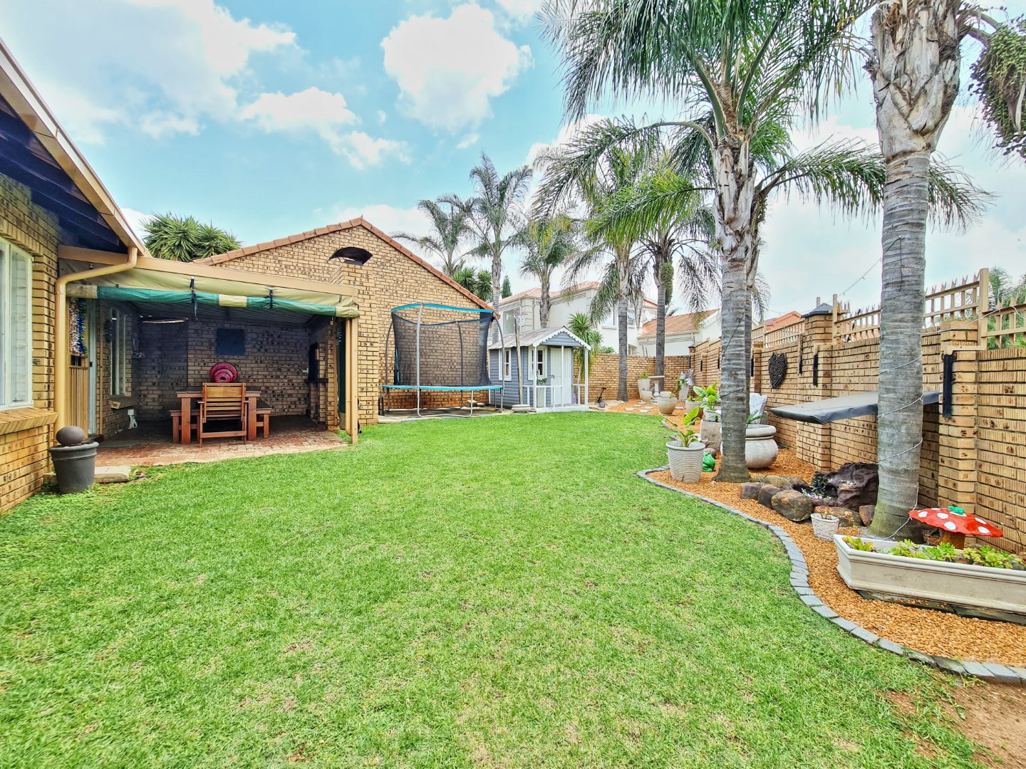 3 Bedroom Townhouse For Sale in Moreleta Park RE/MAX™ of Southern Africa