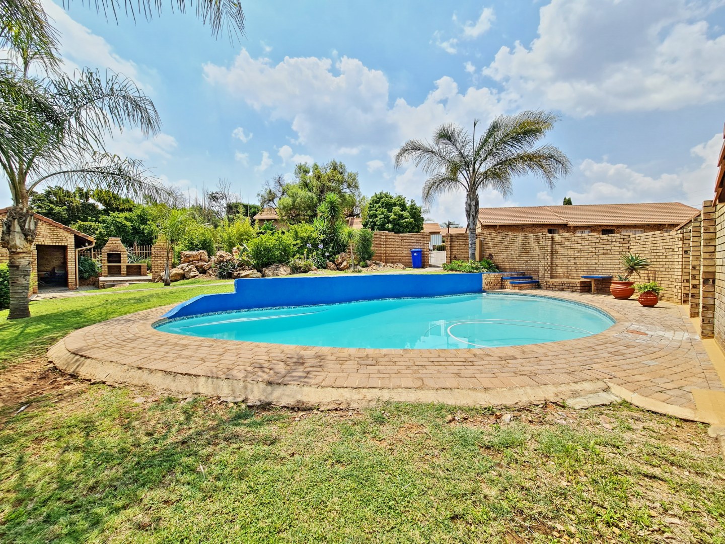 3 Bedroom Townhouse For Sale in Moreleta Park RE/MAX™ of Southern Africa