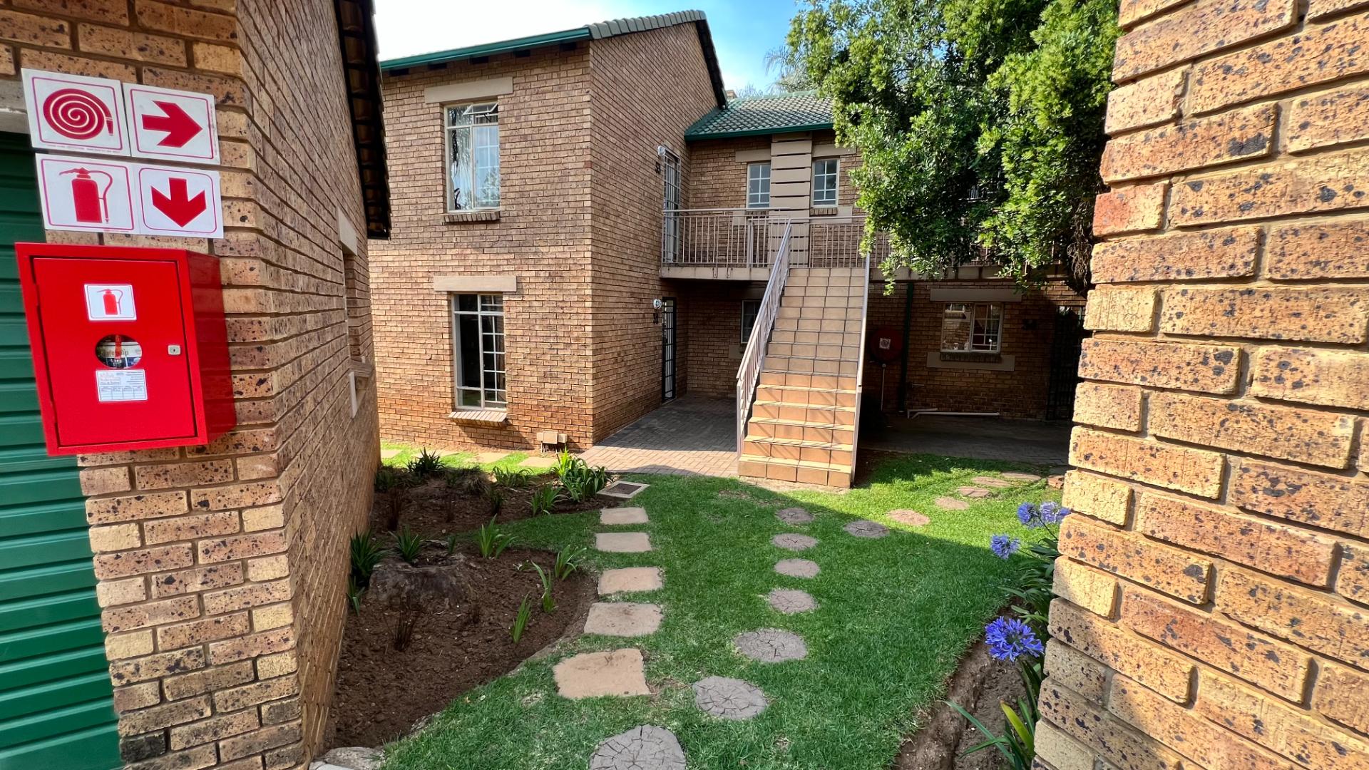 2 Bedroom Townhouse To Rent in Moreleta Park RE/MAX™ of Southern Africa