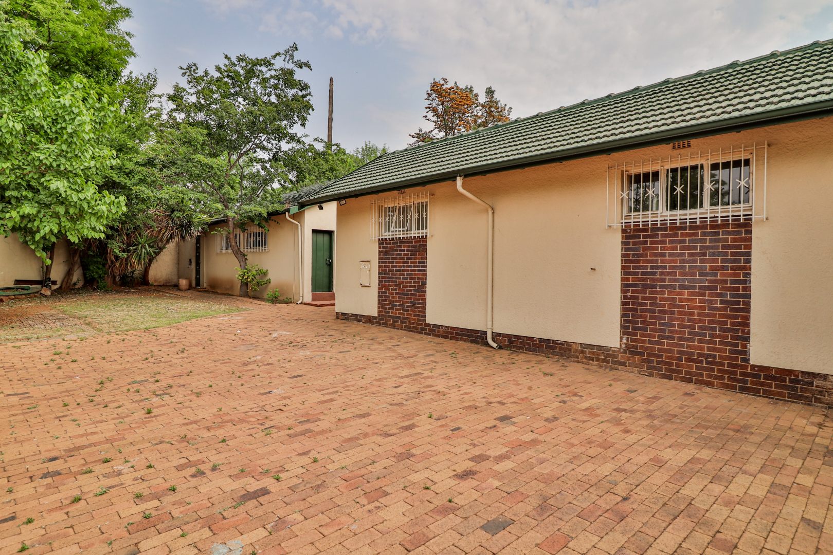 3 Bedroom House For Sale in Kibler Park RE/MAX™ of Southern Africa