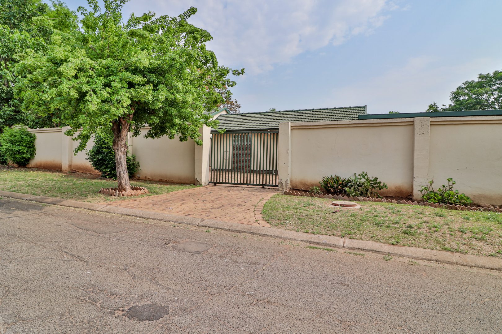 3 Bedroom House For Sale in Kibler Park RE/MAX™ of Southern Africa