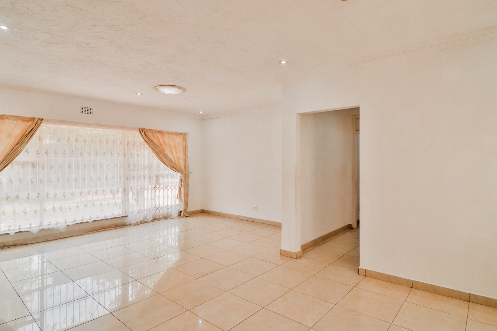 3 Bedroom House For Sale in Kibler Park RE/MAX™ of Southern Africa