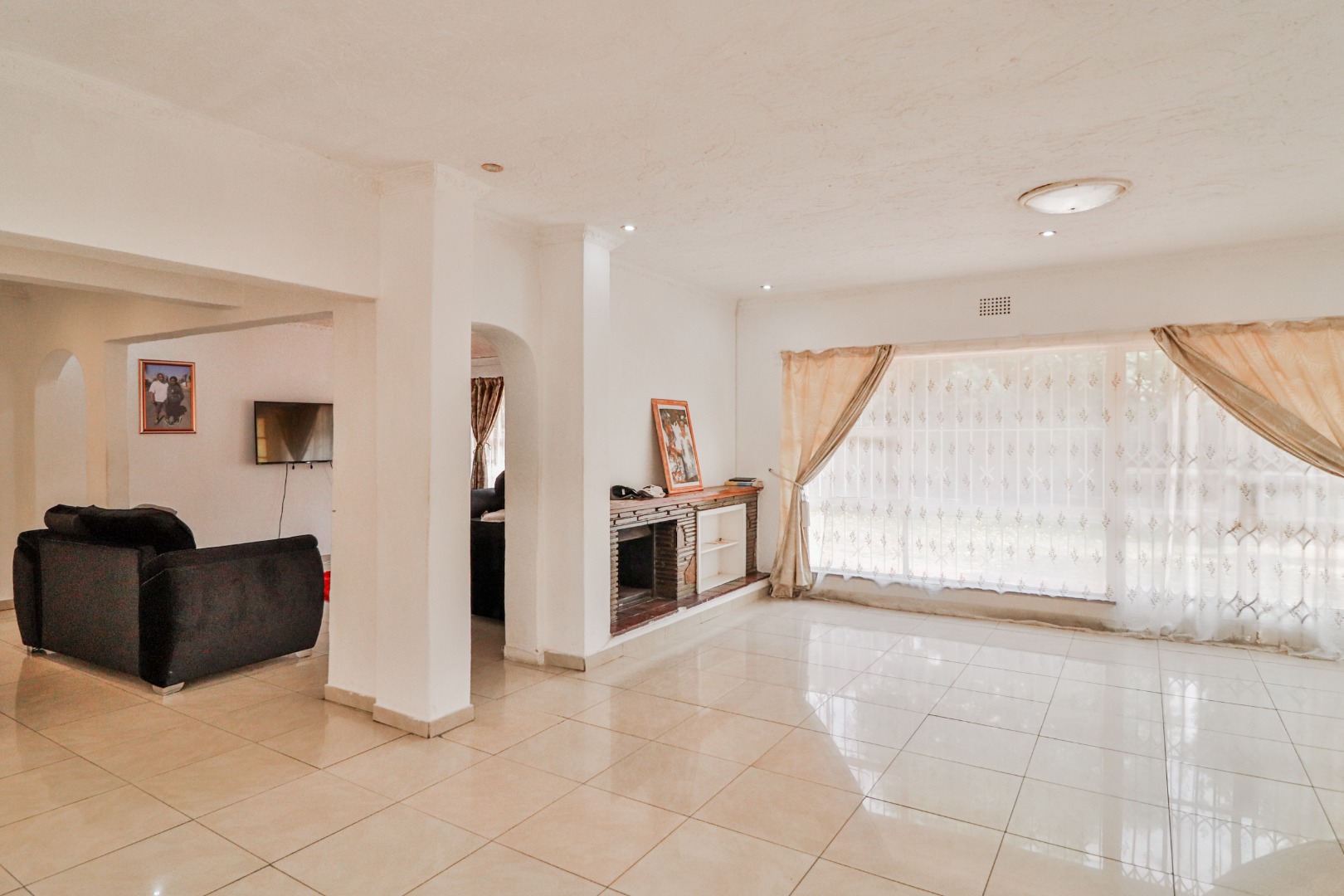 3 Bedroom House For Sale in Kibler Park RE/MAX™ of Southern Africa