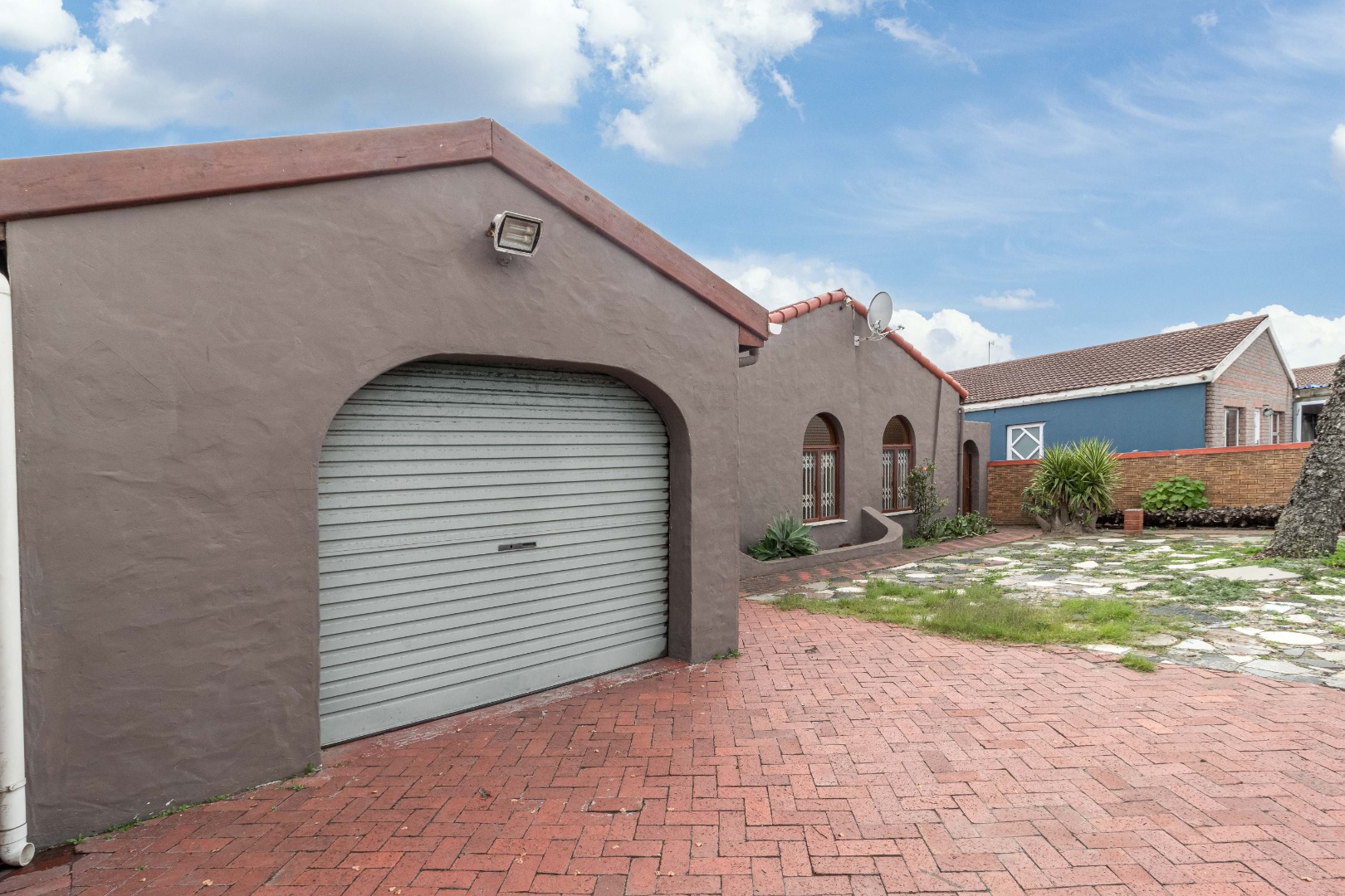 5 Bedroom House For Sale in Mandalay RE/MAX™ of Southern Africa