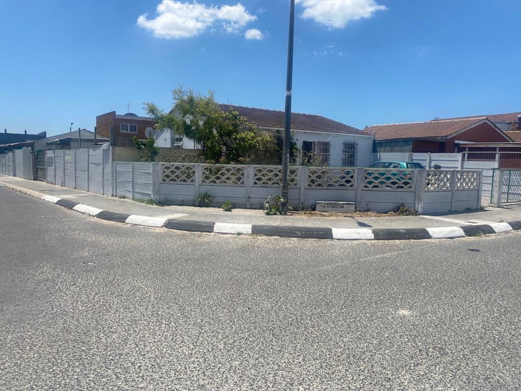 3 Bedroom House For Sale in Portlands RE/MAX™ of Southern Africa