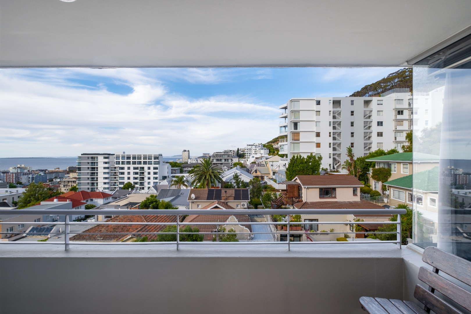 2 Bedroom Apartment / Flat For Sale in Sea Point RE/MAX™ of Southern
