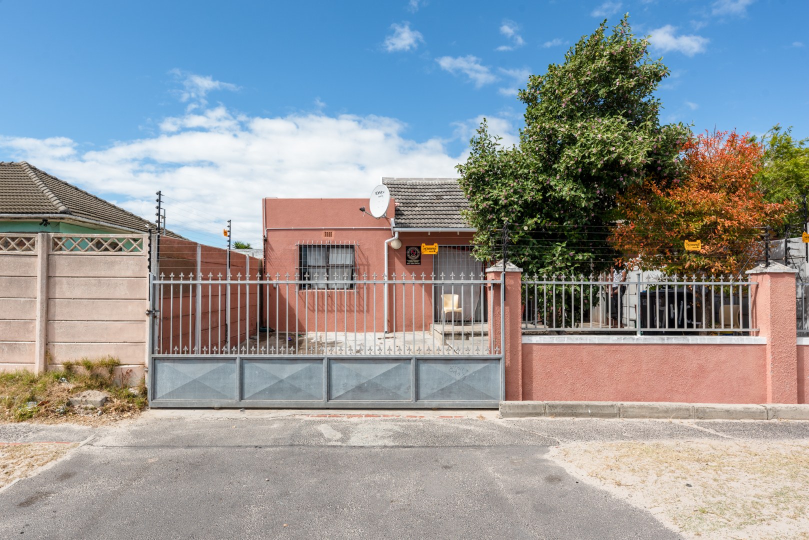 3 Bedroom House For Sale in Retreat RE/MAX™ of Southern Africa