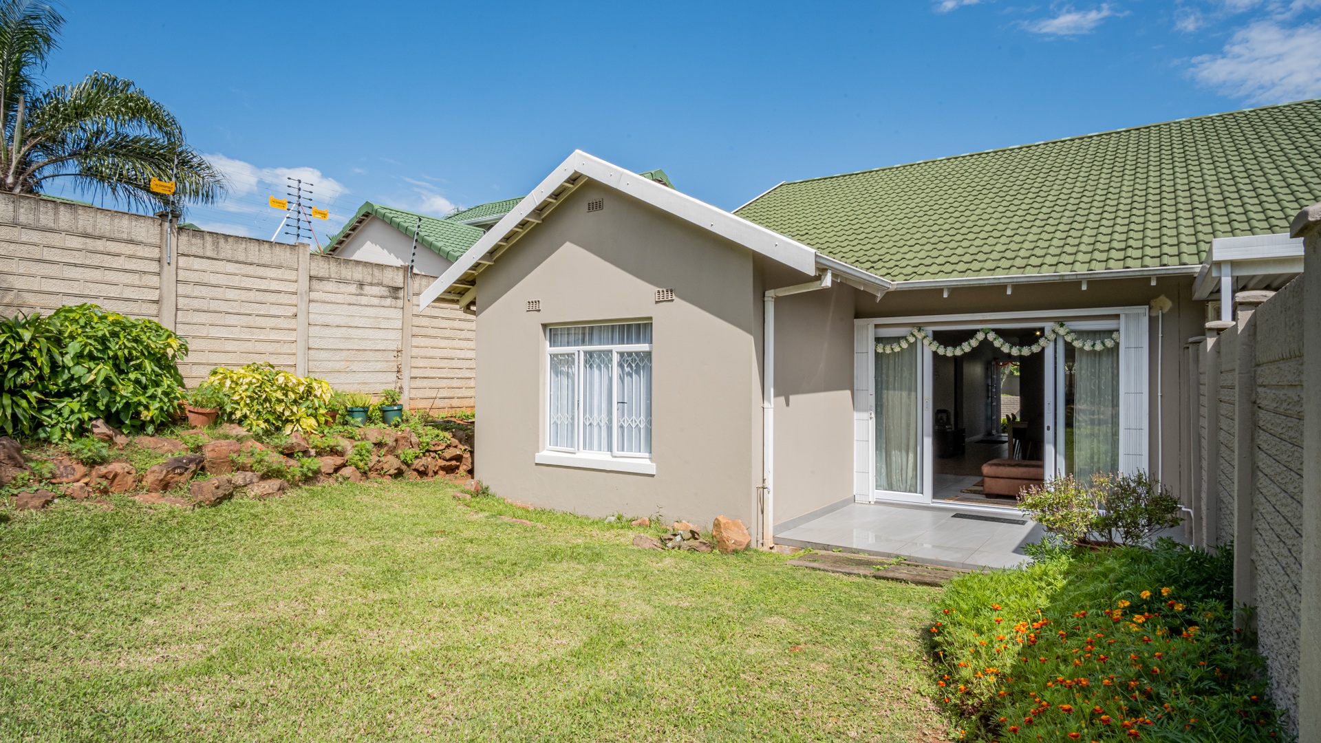 3 Bedroom Townhouse For Sale in Somerset Park RE/MAX™ of Southern Africa