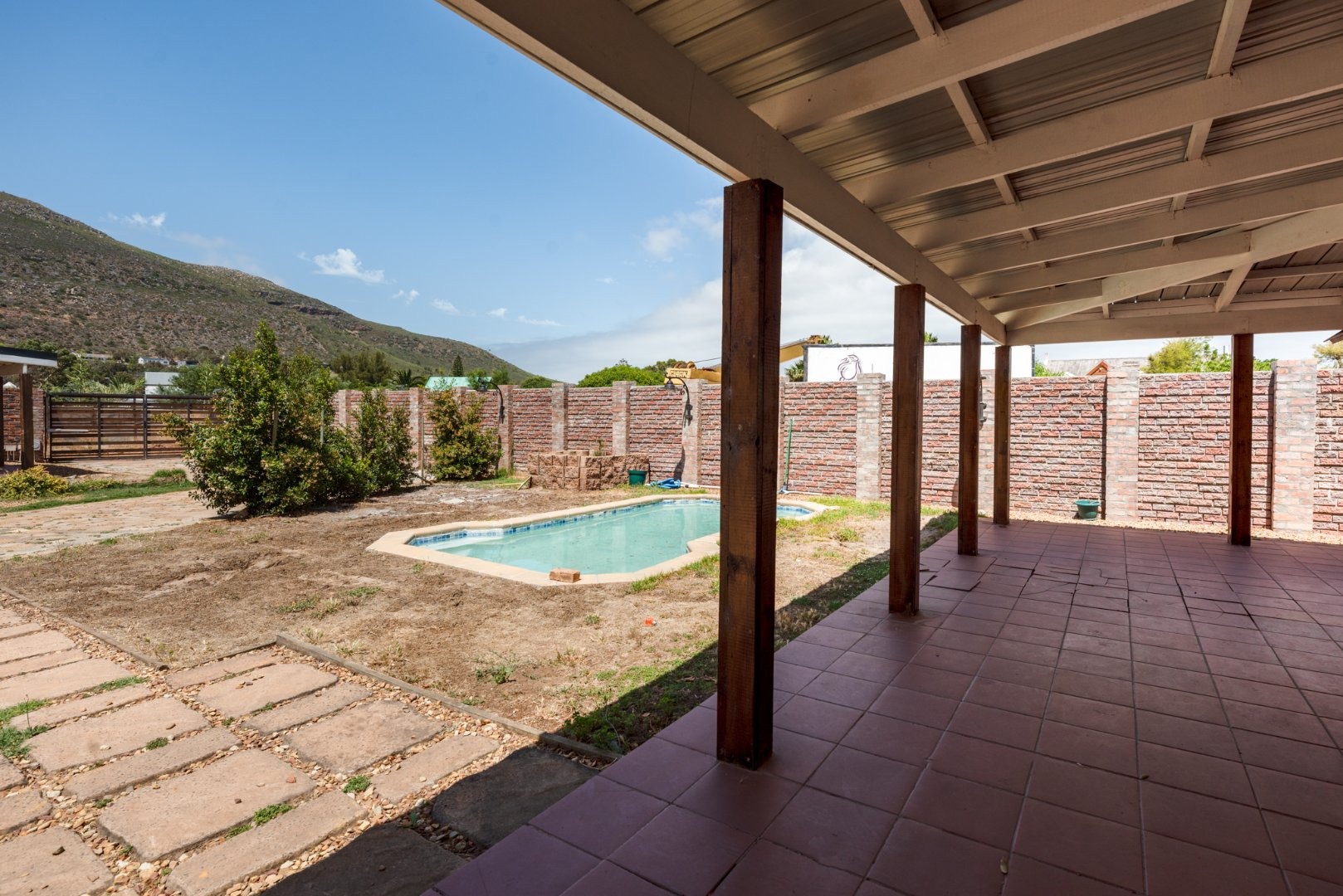 5 Bedroom House For Sale in Sunnydale RE/MAX™ of Southern Africa