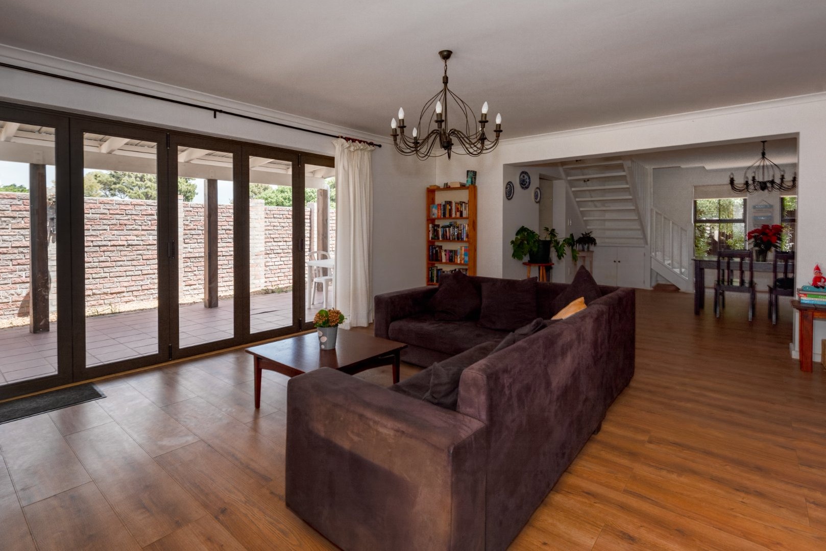 5 Bedroom House For Sale in Sunnydale RE/MAX™ of Southern Africa