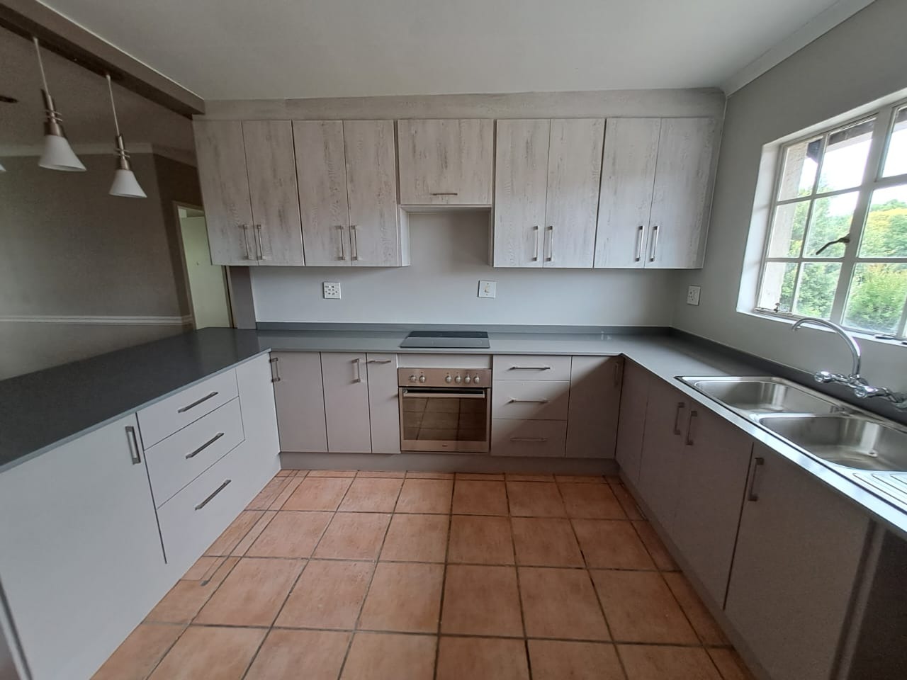 3 Bedroom Apartment / Flat To Rent in Faerie Glen RE/MAX™ of Southern