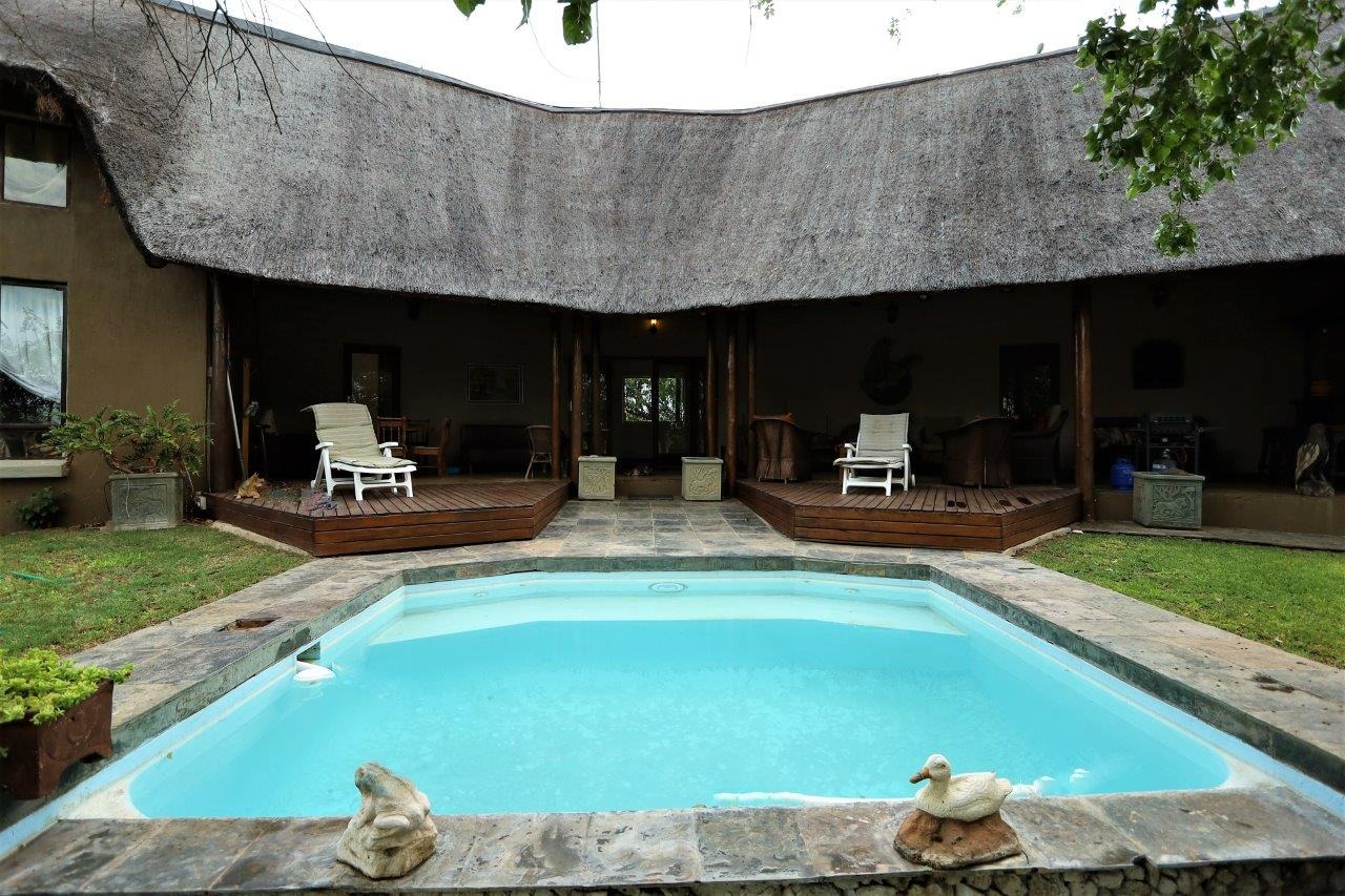 6 Bedroom House For Sale in Grietjie Private Nature Reserve RE/MAX