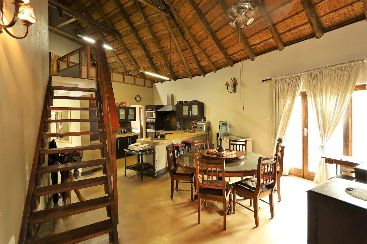 6 Bedroom House For Sale in Grietjie Private Nature Reserve RE/MAX