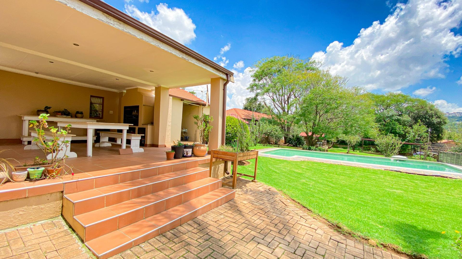 3 Bedroom House For Sale in Linden RE/MAX™ of Southern Africa
