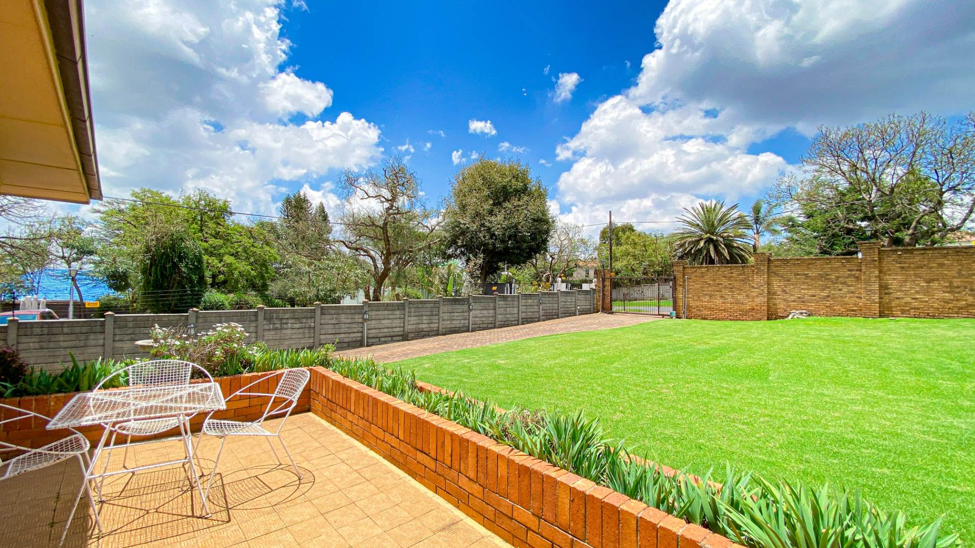 3 Bedroom House For Sale in Linden RE/MAX™ of Southern Africa