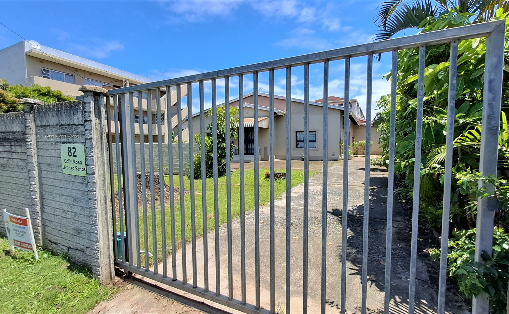 3 Bedroom Townhouse For Sale in Uvongo Beach RE/MAX™ of Southern Africa