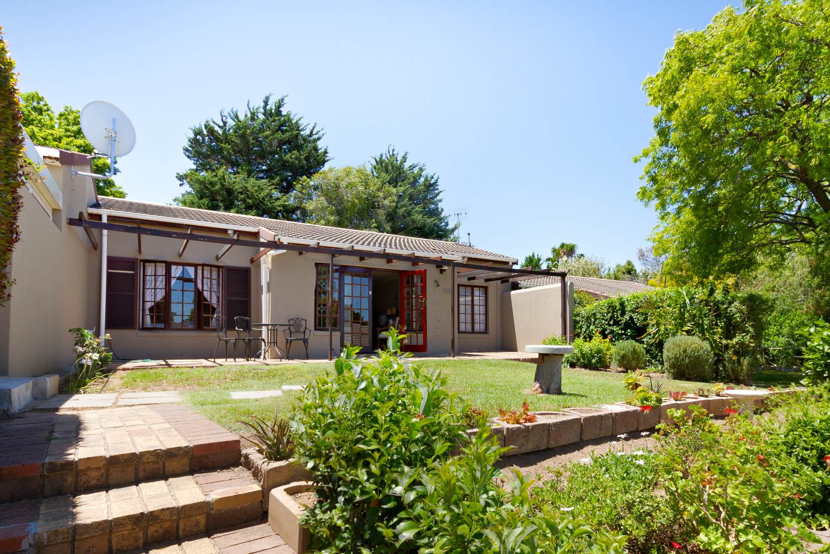 3 Bedroom House For Sale in Helena Heights RE/MAX™ of Southern Africa