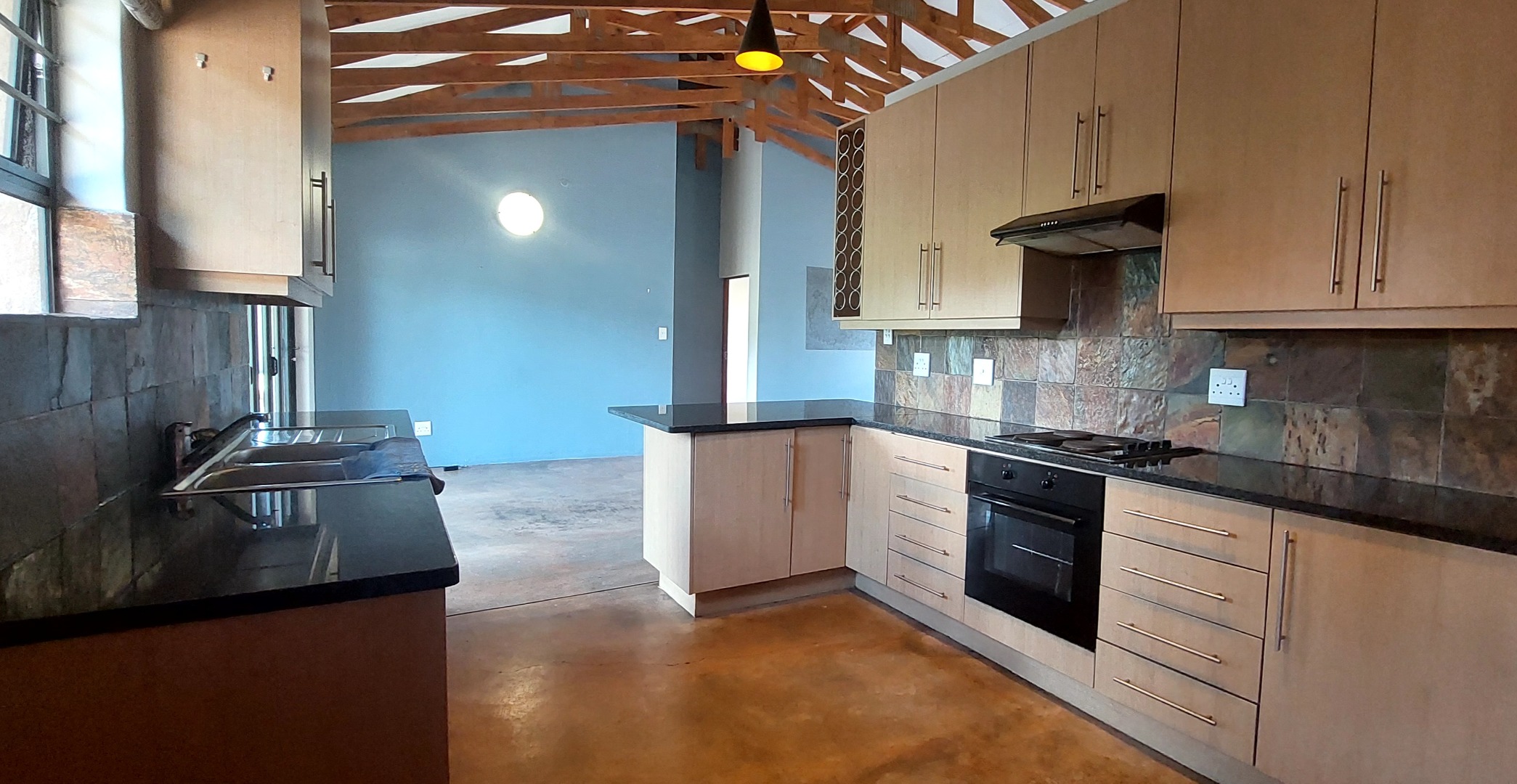 5 Bedroom House For Sale in Granite Hill RE/MAX™ of Southern Africa