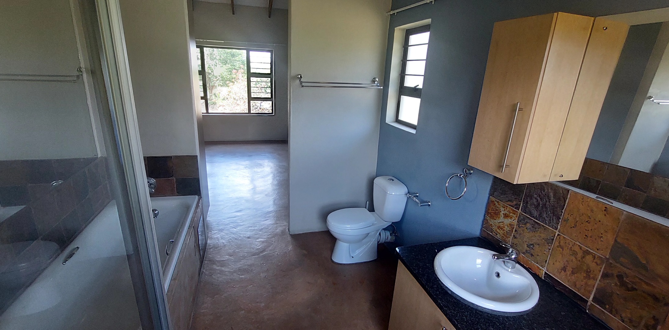 5 Bedroom House For Sale in Granite Hill RE/MAX™ of Southern Africa