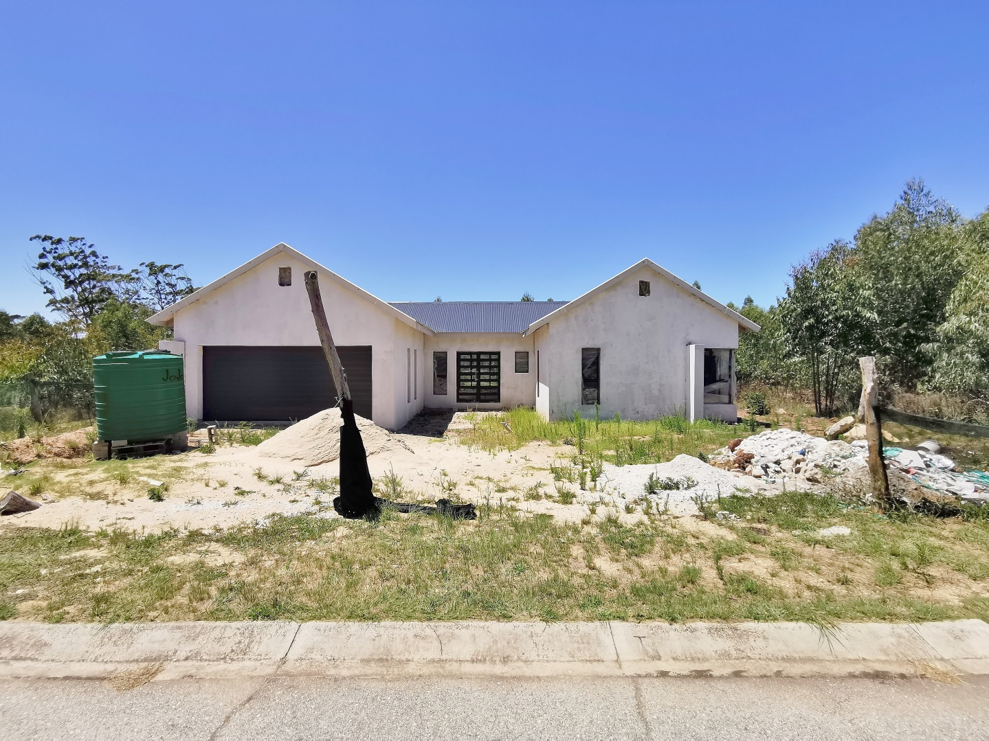 3 Bedroom Townhouse For Sale in Wedgewood Golf Estate RE/MAX™ of