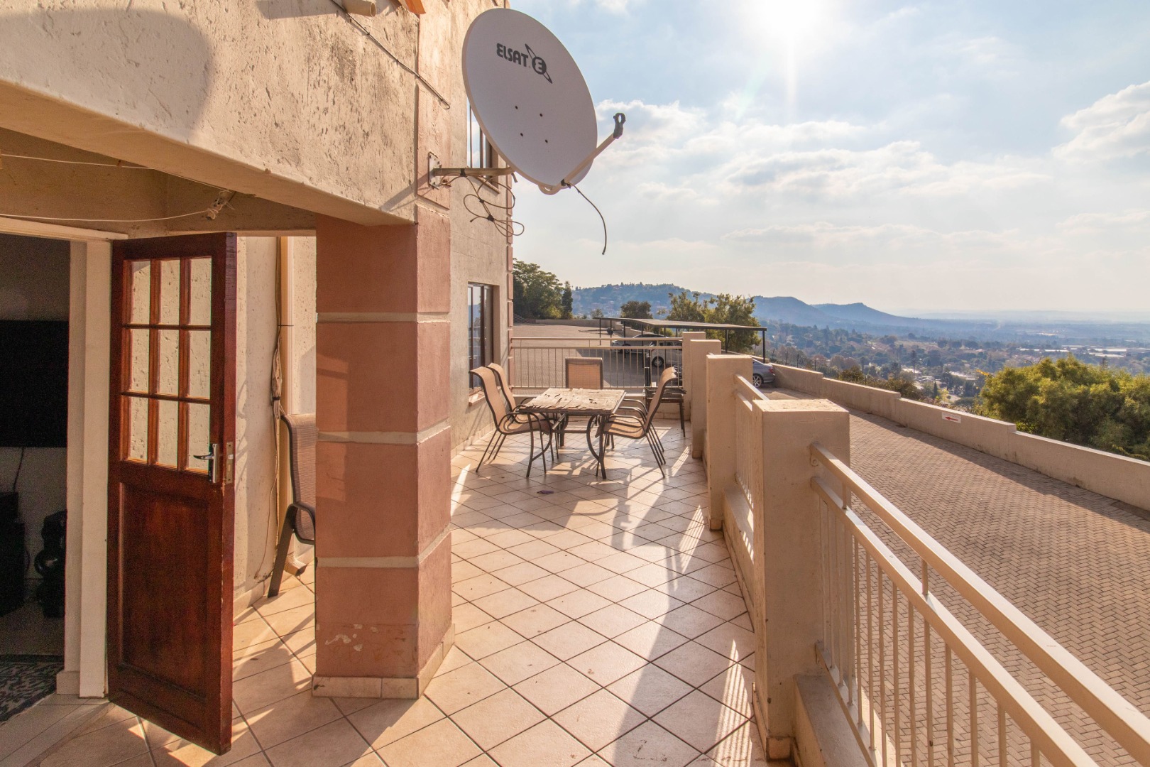 3 Bedroom Apartment / Flat For Sale in Constantia Kloof RE/MAX™ of