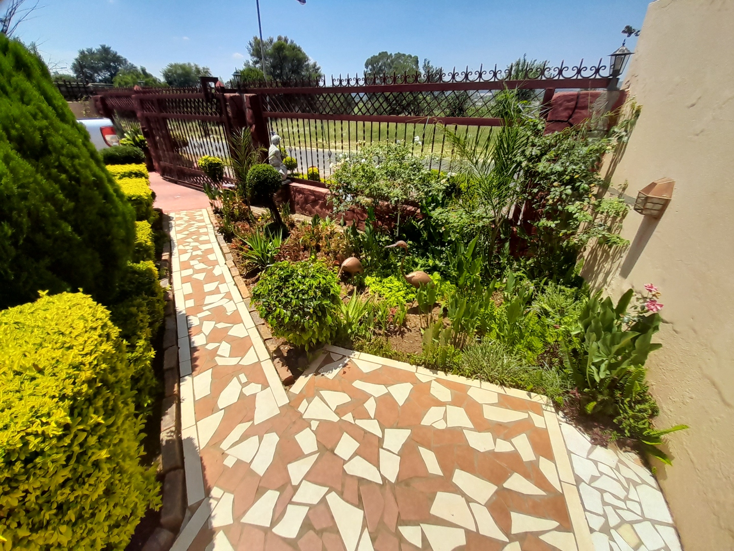 2 Bedroom House For Sale in Philip Nel Park RE/MAX™ of Southern Africa