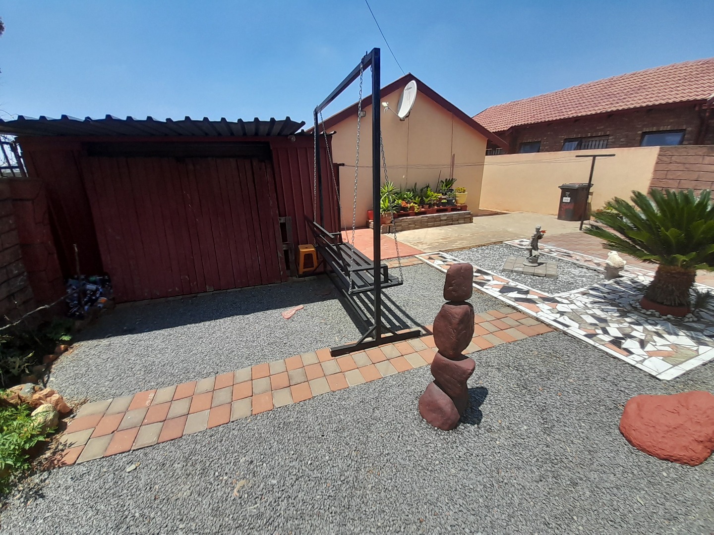 2 Bedroom House For Sale in Philip Nel Park RE/MAX™ of Southern Africa