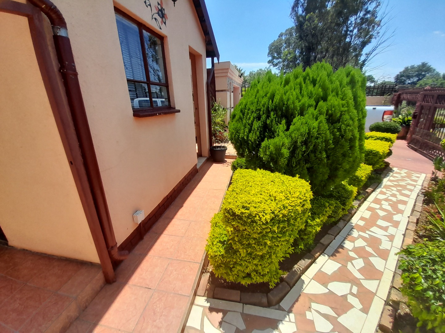 2 Bedroom House For Sale in Philip Nel Park RE/MAX™ of Southern Africa
