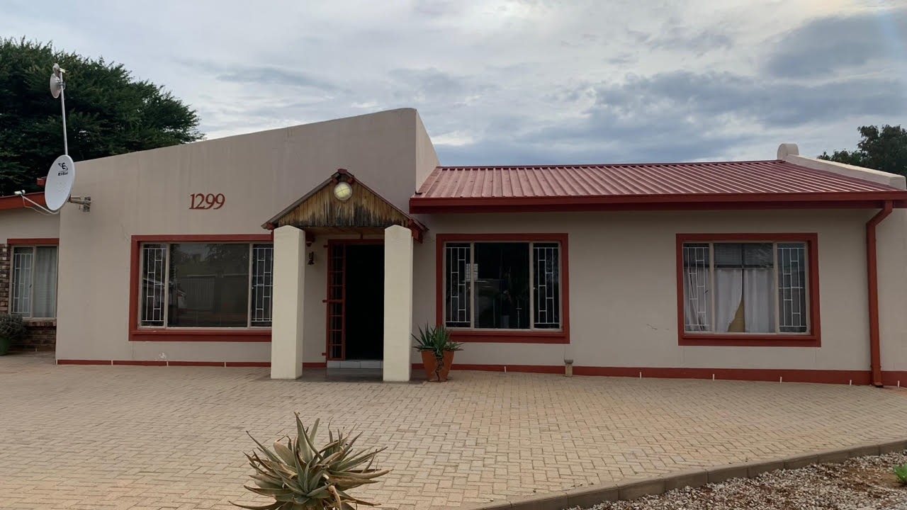 4 Bedroom House For Sale in Otjiwarongo Central RE/MAX™ of Southern