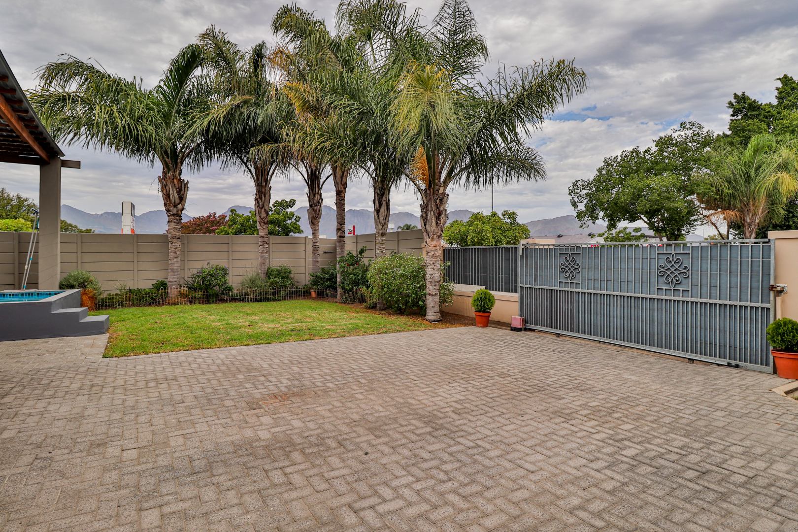 5 Bedroom House For Sale in Paarl Central RE/MAX™ of Southern Africa