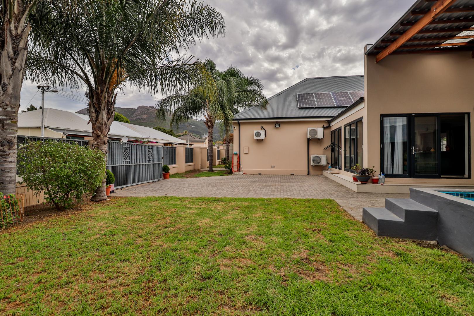 5 Bedroom House For Sale in Paarl Central RE/MAX™ of Southern Africa