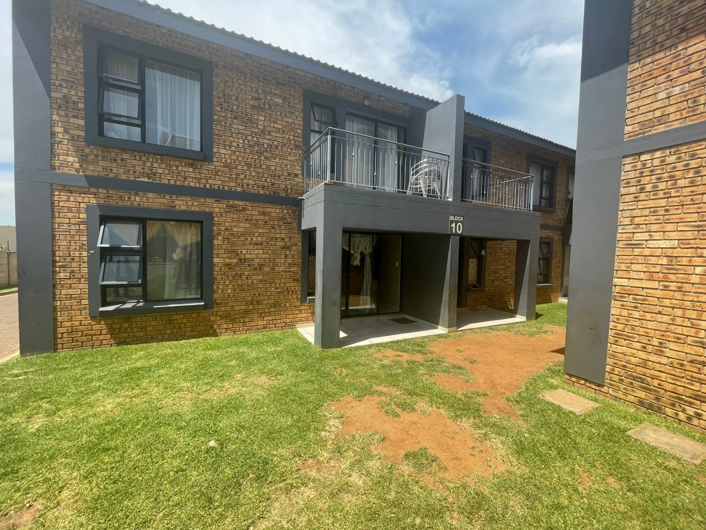 2 Bedroom Townhouse For Sale in Albemarle Ext 1 RE/MAX™ of Southern